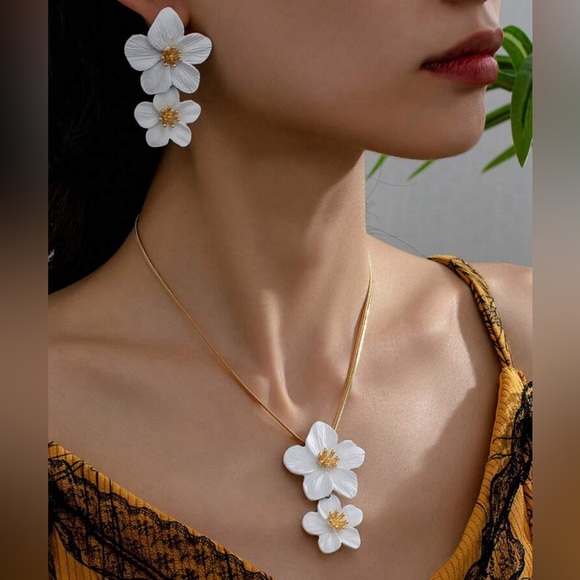 White Flower Earrings and Necklace Set - Picture 7 of 7